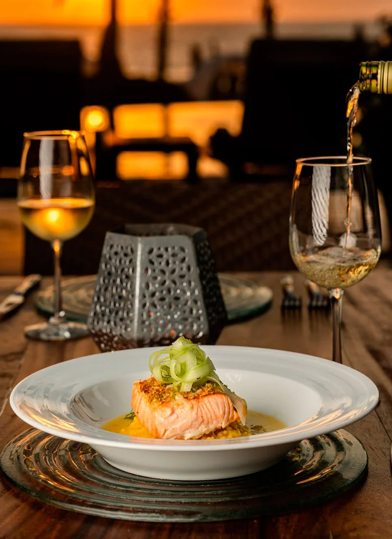 Access to 5+ restaurants